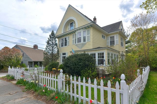 24 Main St, Upton, MA 01568