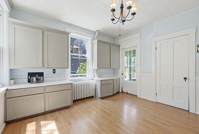 24 Main St, Upton, MA 01568