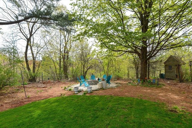 24 Main St, Upton, MA 01568