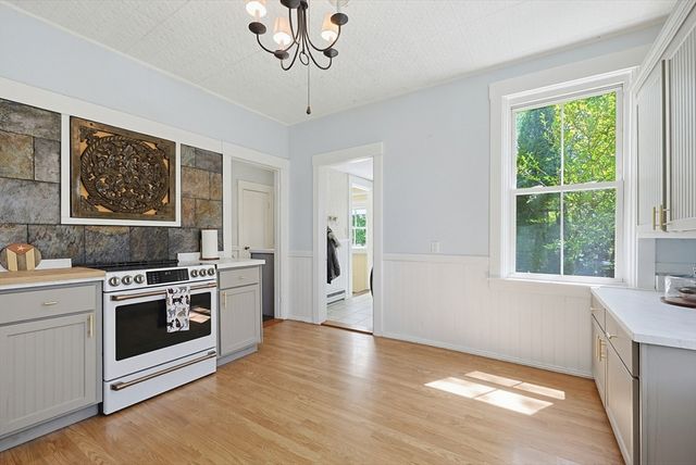24 Main St, Upton, MA 01568