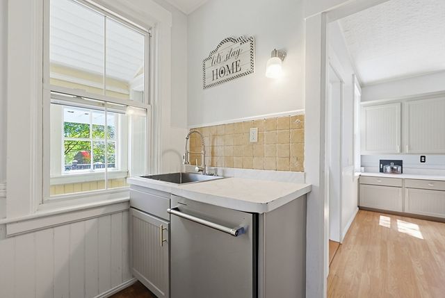 24 Main St, Upton, MA 01568