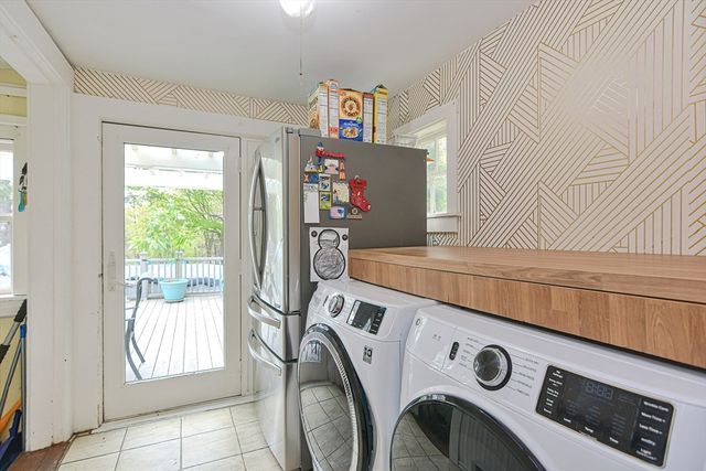24 Main St, Upton, MA 01568