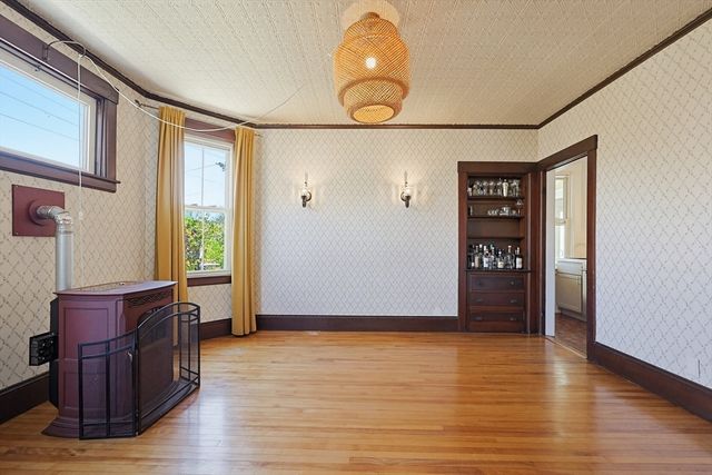 24 Main St, Upton, MA 01568