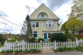 24 Main St, Upton, MA 01568