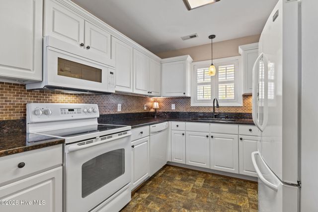 1202 Cedarwood Village, Morehead City, NC 28557