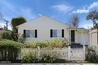 18020 Collins Street, Encino, CA 91316