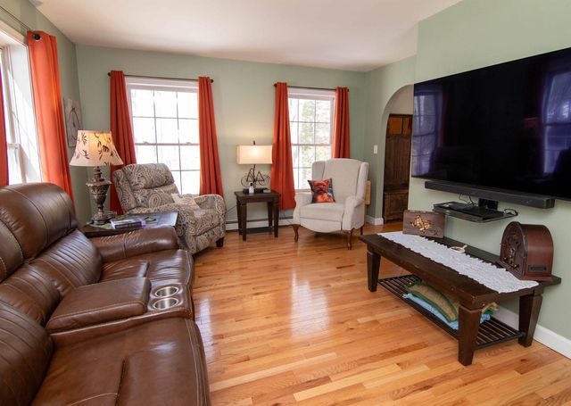 34 Scribner Road, Raymond, NH 03077