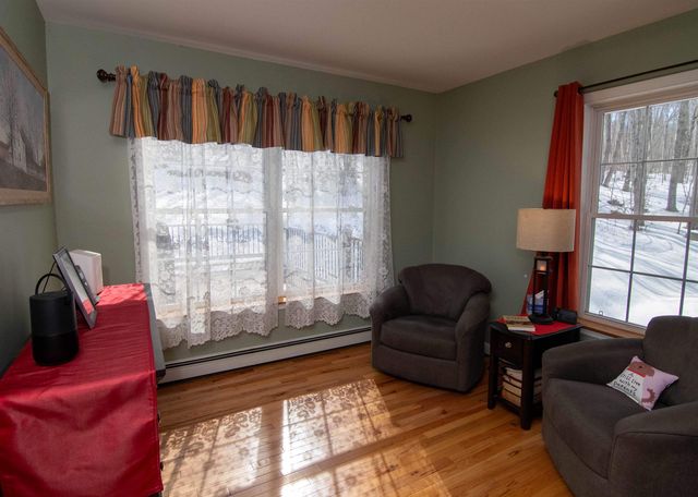 34 Scribner Road, Raymond, NH 03077