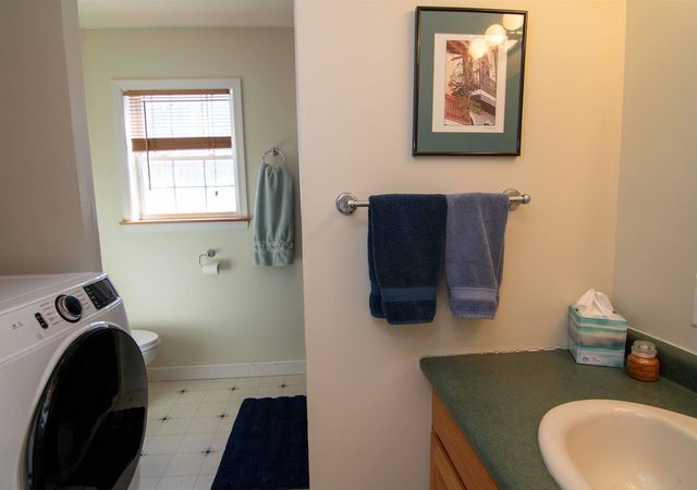 34 Scribner Road, Raymond, NH 03077