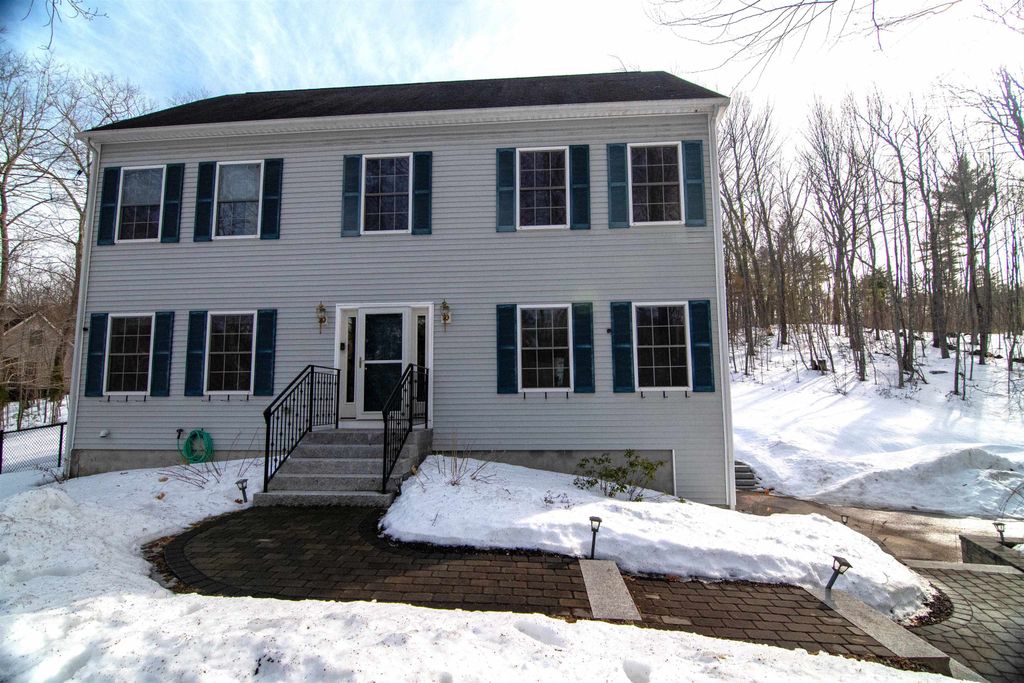 34 Scribner Road, Raymond, NH 03077
