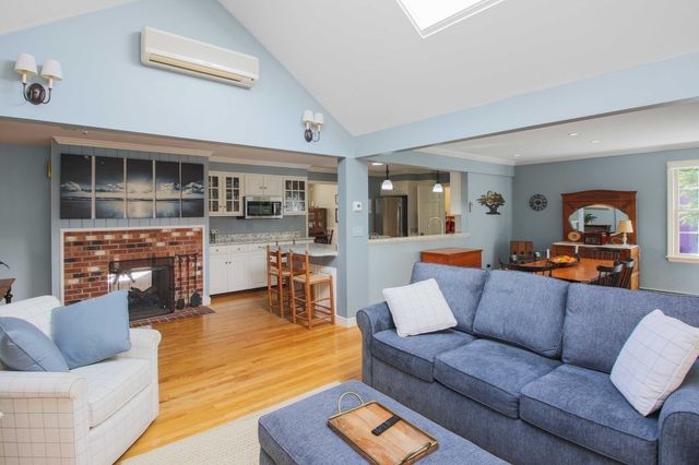 70 Birchwood Dr, Holden, MA 01520