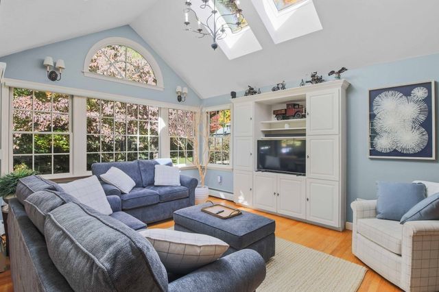 70 Birchwood Dr, Holden, MA 01520