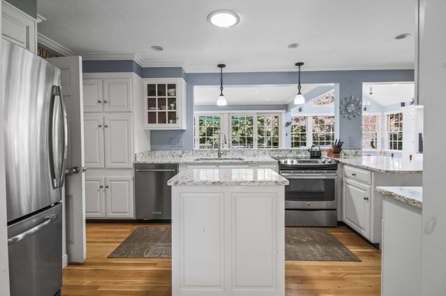 70 Birchwood Dr, Holden, MA 01520