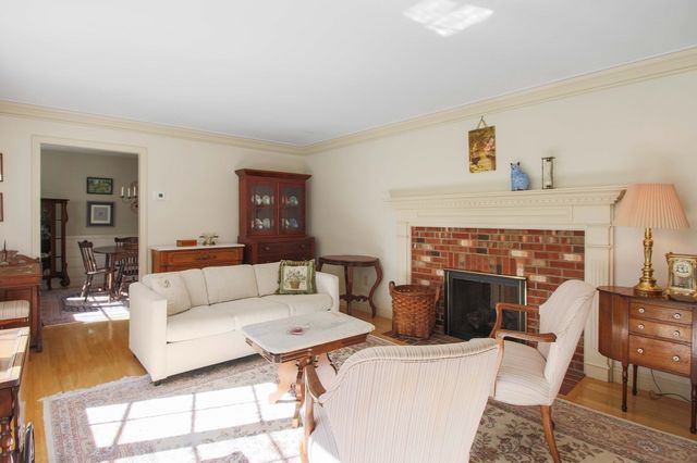 70 Birchwood Dr, Holden, MA 01520