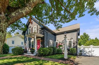 32 Pleasant St, Milton, MA 02186