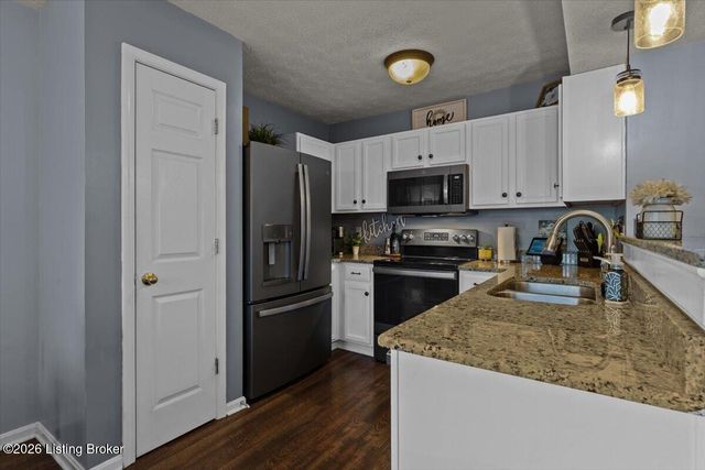 6740 Arbor Creek Dr, Louisville, KY 40228