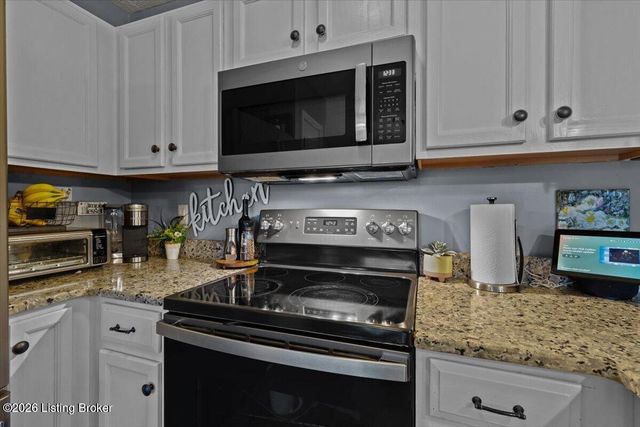 6740 Arbor Creek Dr, Louisville, KY 40228