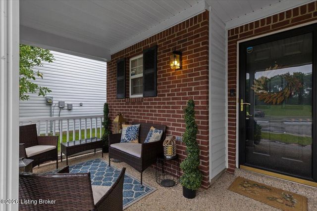 6740 Arbor Creek Dr, Louisville, KY 40228