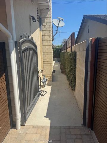 820 Saint Clair 1, Costa Mesa, CA 92626
