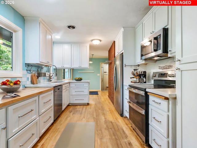 4010 Sw HAMILTON St, Portland, OR 97221