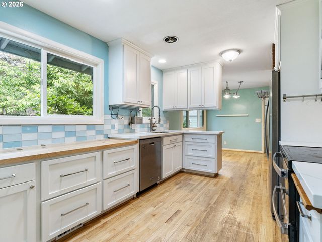 4010 Sw HAMILTON St, Portland, OR 97221
