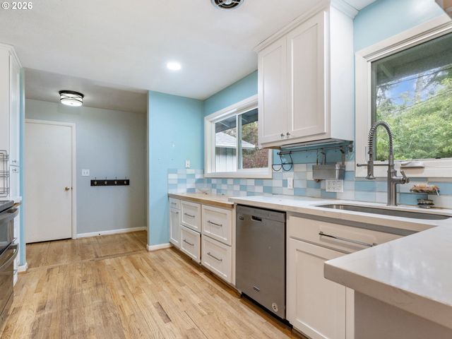 4010 Sw HAMILTON St, Portland, OR 97221