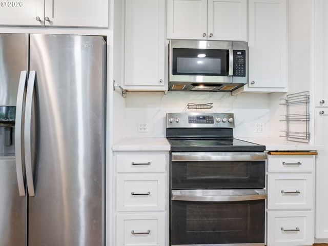 4010 Sw HAMILTON St, Portland, OR 97221