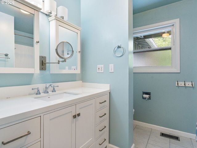 4010 Sw HAMILTON St, Portland, OR 97221