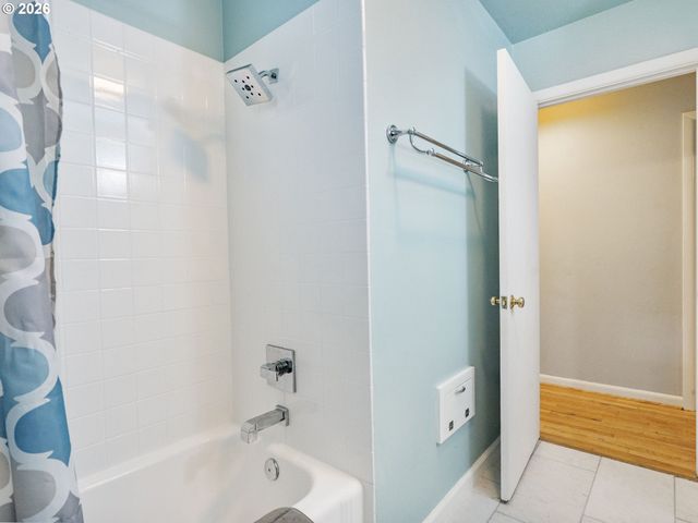 4010 Sw HAMILTON St, Portland, OR 97221