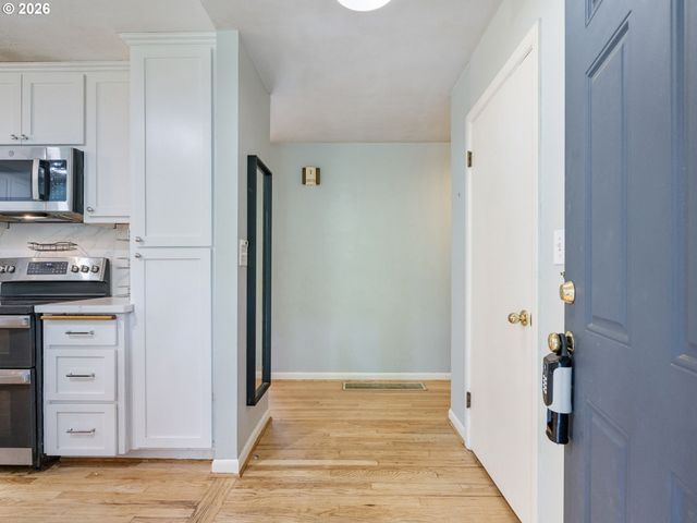 4010 Sw HAMILTON St, Portland, OR 97221