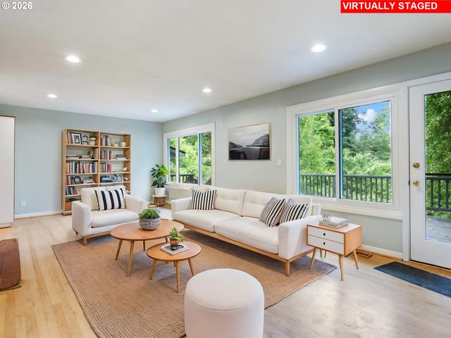 4010 Sw HAMILTON St, Portland, OR 97221