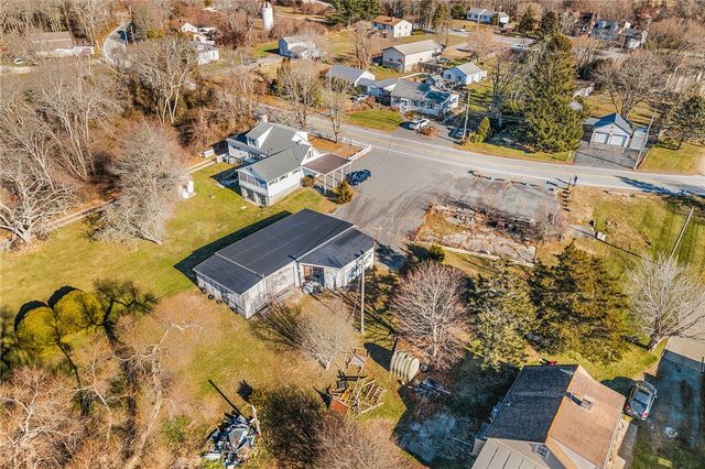 1023 Old Stafford Road, Tiverton, RI 02878