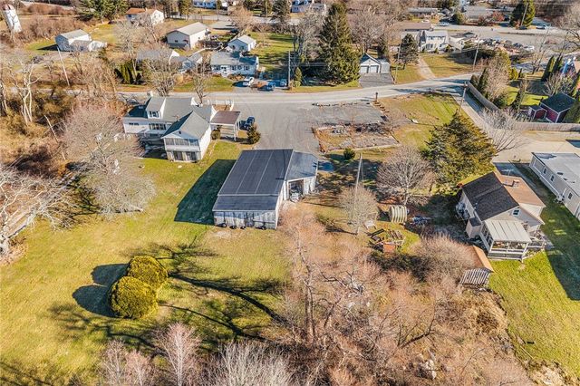 1023 Old Stafford Road, Tiverton, RI 02878