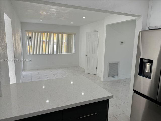 2400 N 57th Way, Hollywood, FL 33021