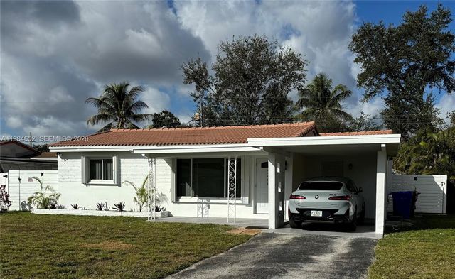 2400 N 57th Way, Hollywood, FL 33021