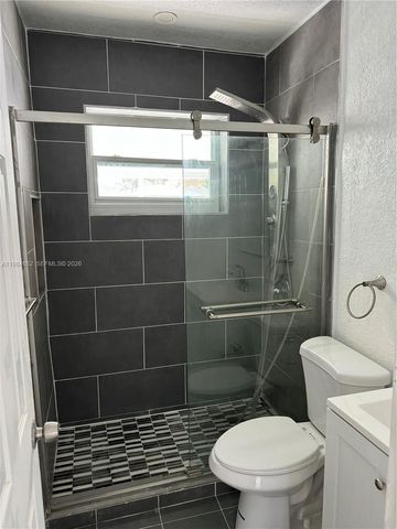 2400 N 57th Way, Hollywood, FL 33021