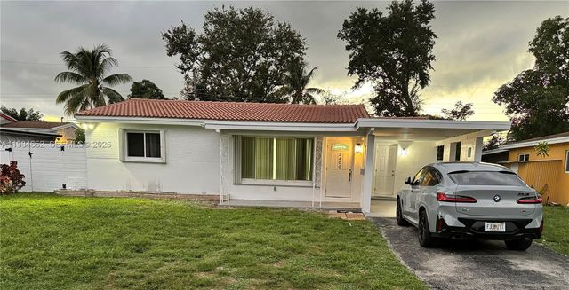 2400 N 57th Way, Hollywood, FL 33021