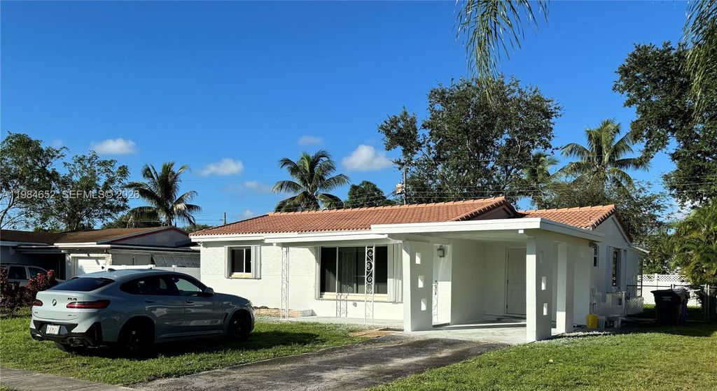 2400 N 57th Way, Hollywood, FL 33021