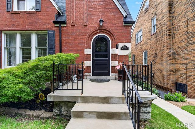 5244 Winona Avenue, St Louis, MO 63109
