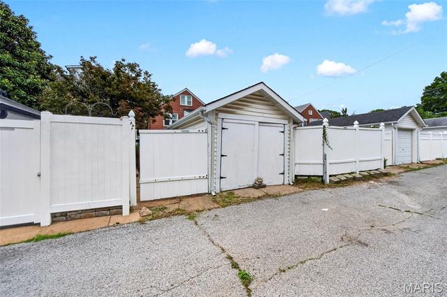 5244 Winona Avenue, St Louis, MO 63109