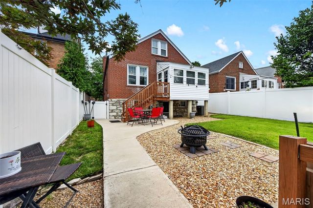5244 Winona Avenue, St Louis, MO 63109