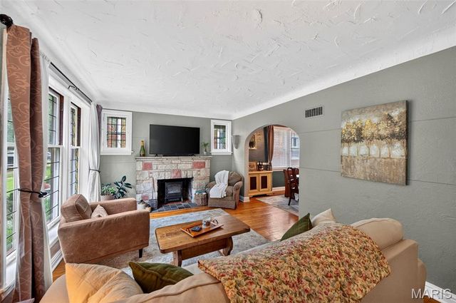 5244 Winona Avenue, St Louis, MO 63109