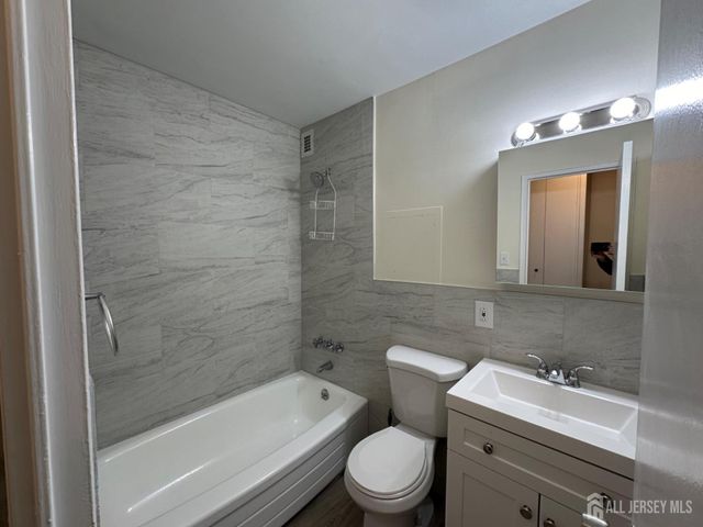 123 S Adelaide Avenue 2L, Highland Park, NJ 08904