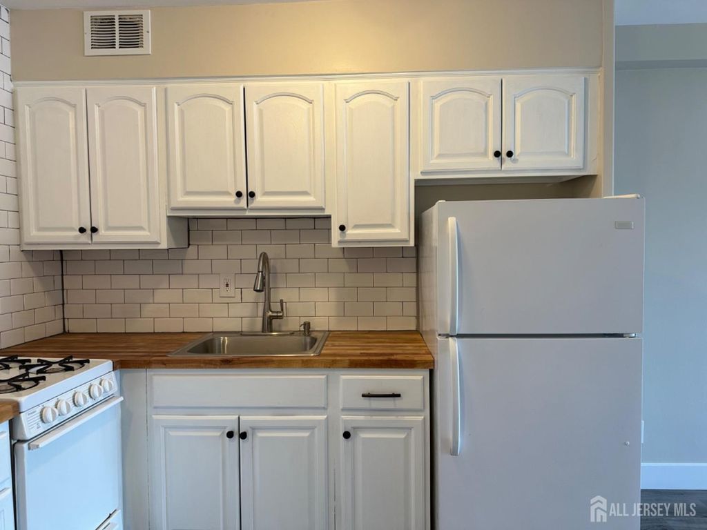 123 S Adelaide Avenue 2L, Highland Park, NJ 08904