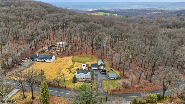 20 Summerfield Rd, White Twp., NJ 07823