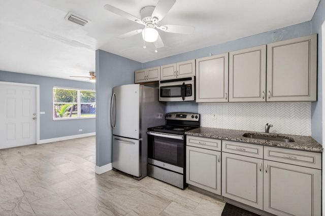 240 SW 15th Avenue 242, Delray Beach, FL 33444