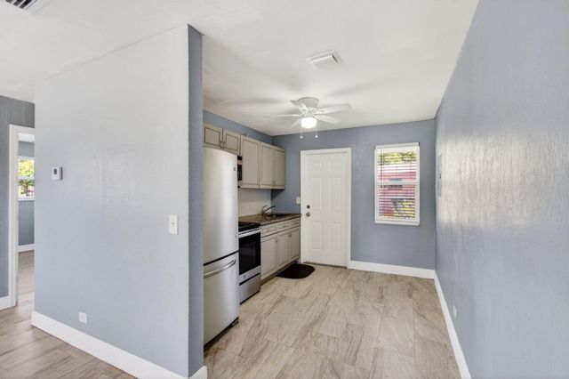 240 SW 15th Avenue 242, Delray Beach, FL 33444