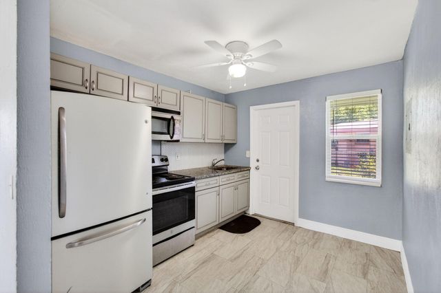 240 SW 15th Avenue 242, Delray Beach, FL 33444