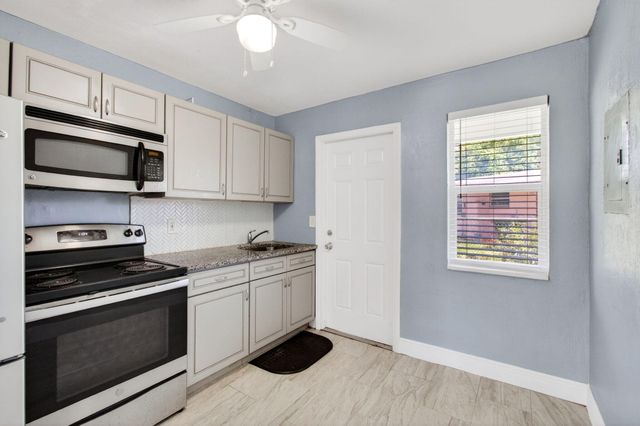 240 SW 15th Avenue 242, Delray Beach, FL 33444