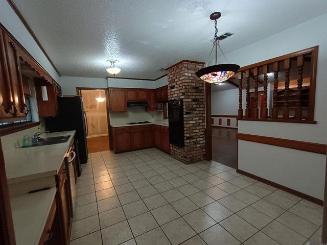 1534 Leycester Dr, Baton Rouge, LA 70808